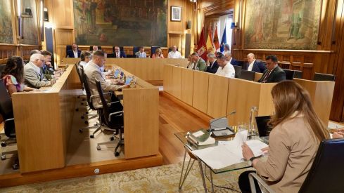 La Diputación de León aprueba la primera fase del PIOS que repartirá en la provincia 60 millones de euros | Campillo / ICAL