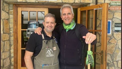 El periodista deportivo Manolo Lama ensalza la belleza y la gastronomía de Caín de Valdeón (León)