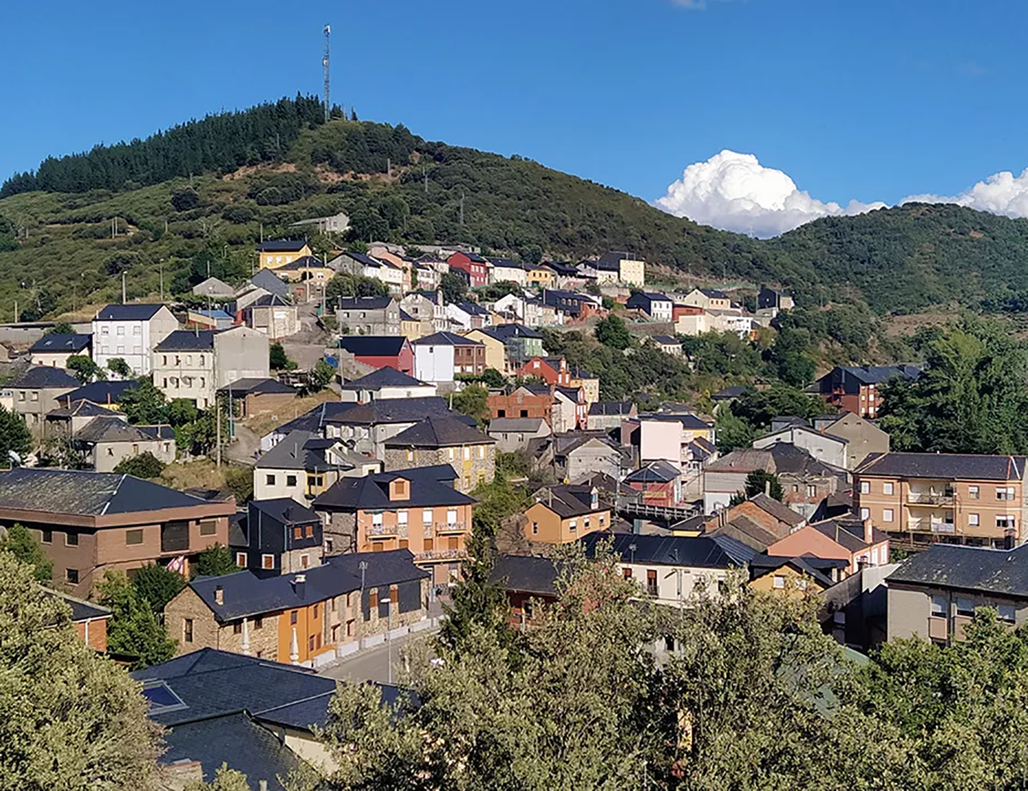 Torre del Bierzo 'pone la primera piedra' para la construcción de vivienda pública en el municipio Torre del Bierzo 'pone la primera piedra' para la construcción de vivienda pública en el municipio
