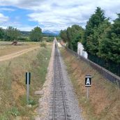 Adif adjudica por 6 millones de euros la primera fase de la prueba piloto del futuro sistema europeo de telecomunicaciones ferroviarias en León Adif adjudica por 6 millones de euros la primera fase de la prueba piloto del futuro sistema europeo de telecomunicaciones ferroviarias en León