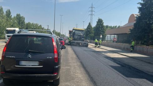 El asfaltado de Saenz de Miera provoca retenciones de 20 minutos en plena tarde de Operacion Salida