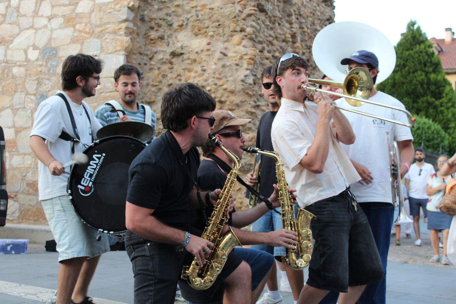 Último pase del 'Sin Control EuroTrip 2025' en León portada | José Martín