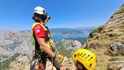 Rescatan a una joven senderista después de torcerse el tobillo en el pico Gilbo (León)