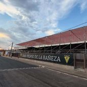 El Moto Club Bañezano comienza a montar su palco "profesional" para el Gran Premio de Velocidad