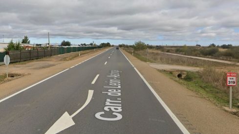 Kilometro 319 de la N-120, donde tuvo lugar el vuelco en Valverde de la Virgen