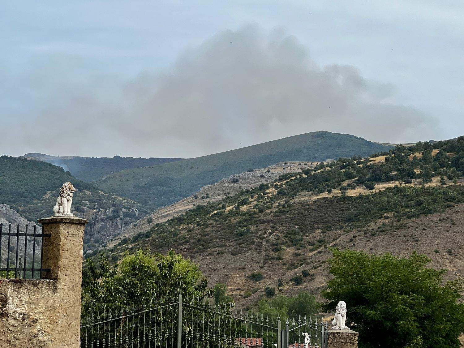Incendio de nivel 1 en Olleros de Alba (León) | Campillo / ICAL Incendio de nivel 1 en Olleros de Alba (León) | Campillo / ICAL