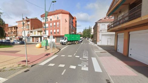 Paso de cebra de la avenida Constitución de Trobajo del Camino en la que tuvo lugar el atropello