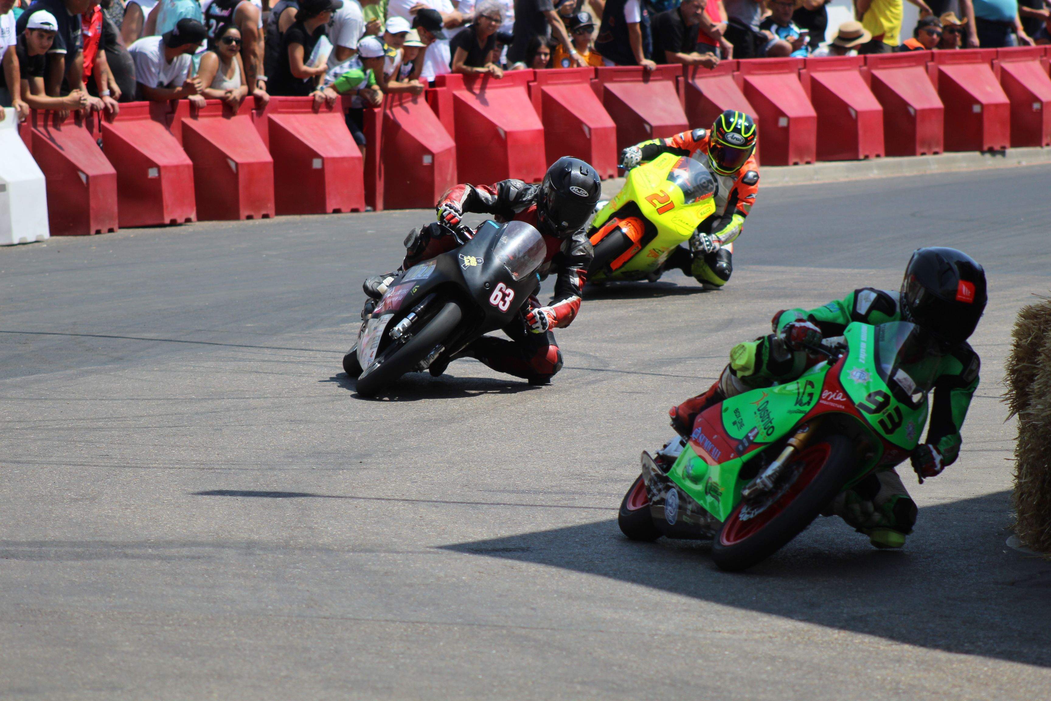 Las motos rugen en La Bañeza: Las carreras cierran un fin de semana que sigue haciendo historia Las motos rugen en La Bañeza: Las carreras cierran un fin de semana que sigue haciendo historia