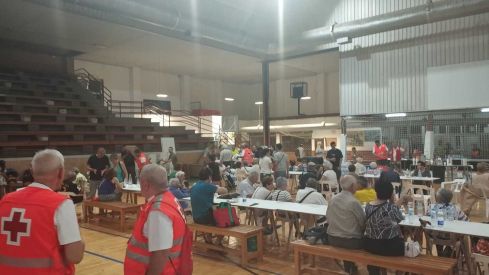 170 personas de las cerca de 2.000 evacuadas de La Valdería pasaron la noche en el Pabellón Municipal de La Bañeza