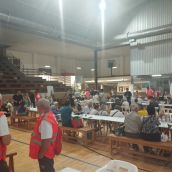 170 personas de las cerca de 2.000 evacuadas de La Valdería pasaron la noche en el Pabellón Municipal de La Bañeza