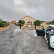 Vecinos de Castrocalbón y San Esteban de Nogales (León) se niegan a desalojar pese a la proximidad del incendio que afecta a La Valdería 