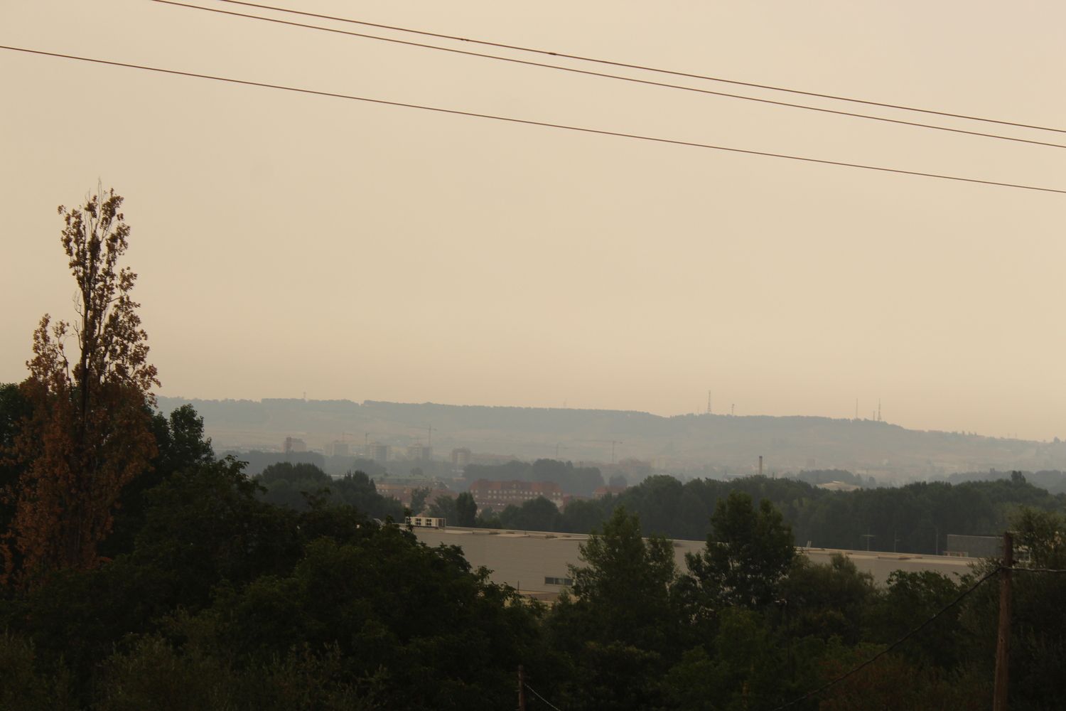 El humo de los incendios y el polvo africano deterioran la calidad del aire en León | José Martín