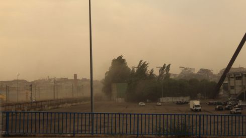 El humo de los incendios y el polvo africano deterioran la calidad del aire en León | José Martín