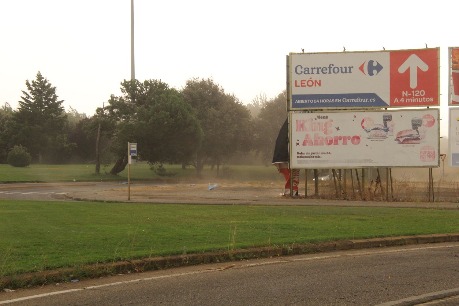 El humo de los incendios y el polvo africano deterioran la calidad del aire en León | José Martín