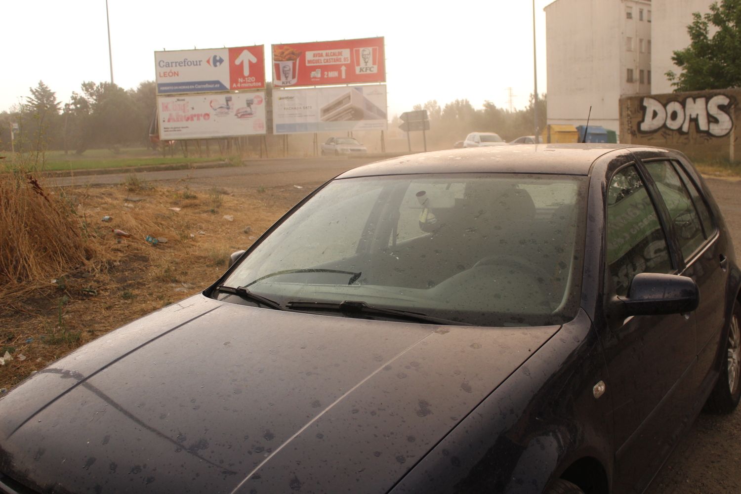 El humo de los incendios y el polvo africano deterioran la calidad del aire en León | José Martín