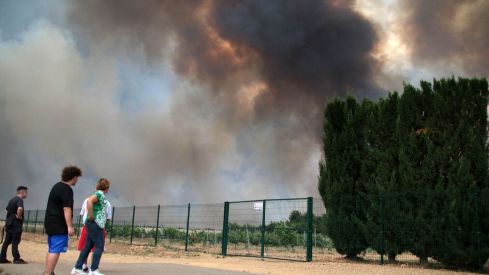 Nuevos realojos en el sur de León ante la evolición del incendio que afecta a La Valdería | Peio García (ICAL)