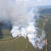 Imagen de archivo de un incendio forestal en Santa Colomba de Curueño en 2023, municipio al que pertenece Pardesivil | ATBrif