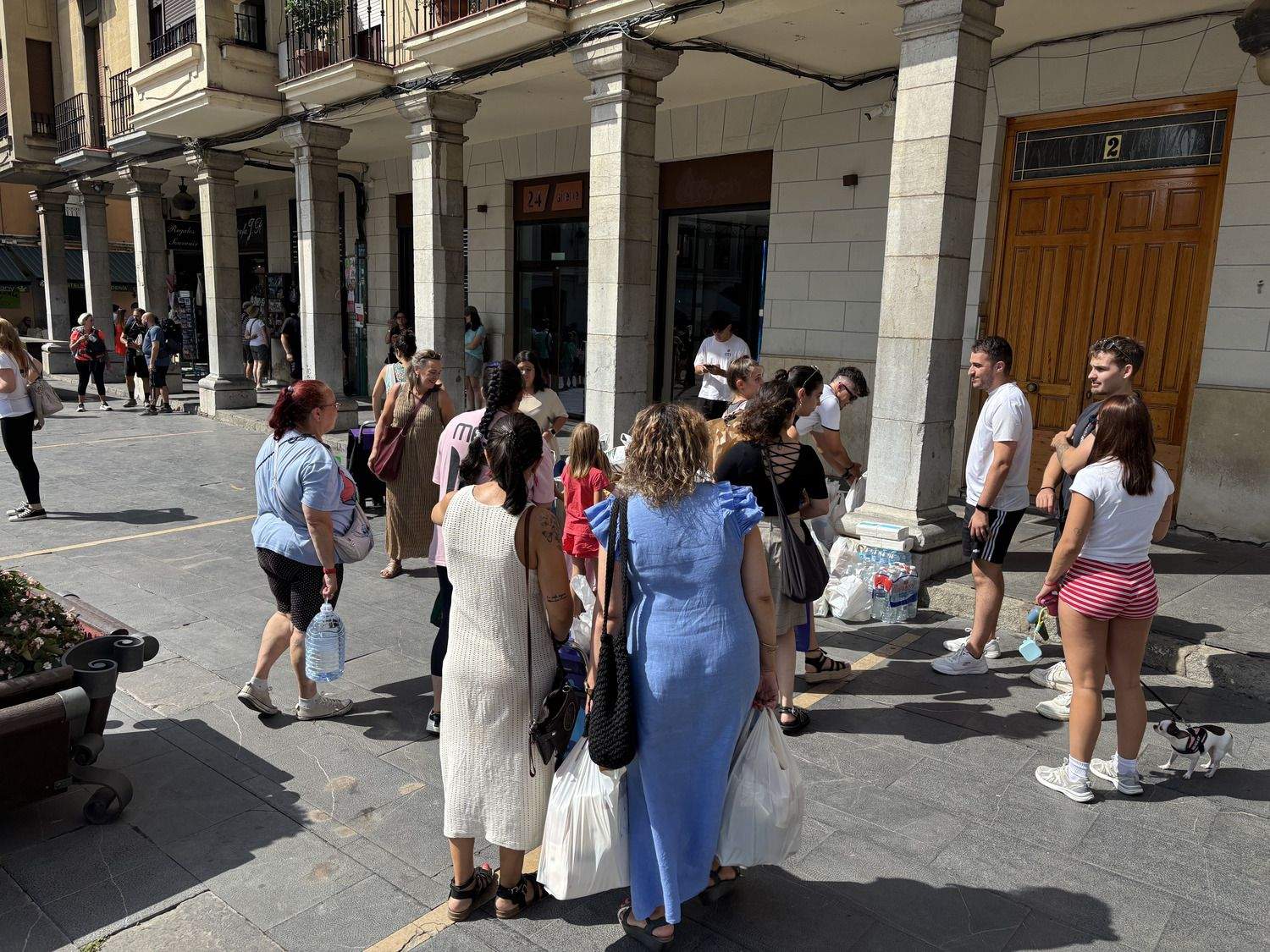 Punto de recogida de alimentos en León para los afectados del incendio de La Valdería | José Martín Punto de recogida de alimentos en León para los afectados del incendio de La Valdería | José Martín