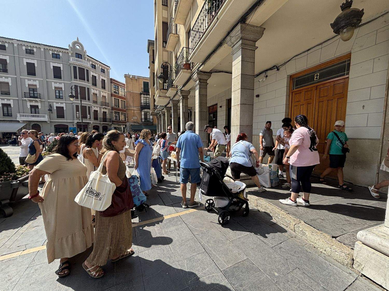 Punto de recogida de alimentos en León para los afectados del incendio de La Valdería | José Martín Punto de recogida de alimentos en León para los afectados del incendio de La Valdería | José Martín