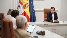 Rubén Cacho / ICAL . El presidente de la Junta de Castilla y León, Alfonso Fernández Mañueco, se reúne con miembros del Ejecutivo autonómico para avanzar en las actuaciones de reconstrucción de las zonas afectadas por los incendios forestales en la Comunidad