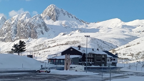 La Diputación de León licita la gestión del restaurante y hostal de la estación de San Isidro