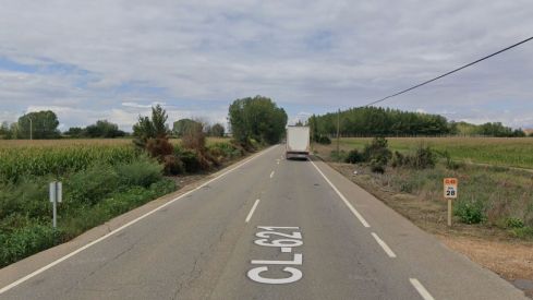 Dos heridos en un accidente entre un camión de los Bomberos de la Diputación y dos turismos en San Millán de los Caballeros (León)