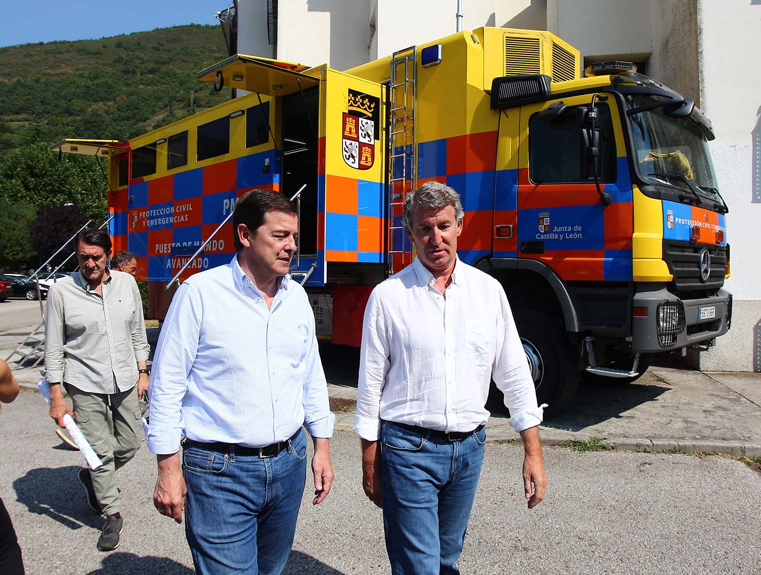 Alberto Nuñez Feijóo, lider nacional del PP,junto al candidato a la reelección en Castilla y León, Alfonso Fernández Mañueco