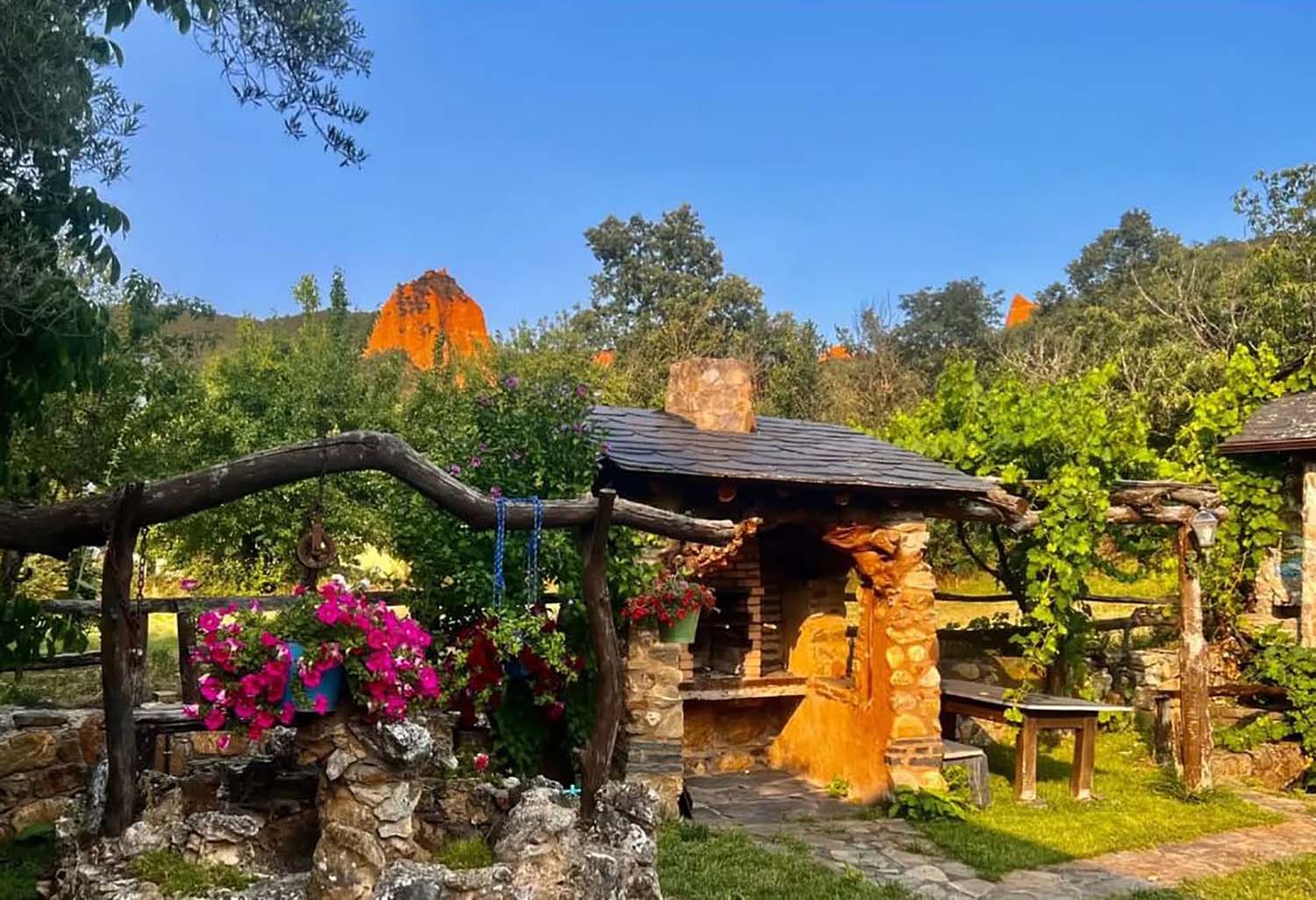 Complejo Rural Agoga en Las Médulas | Los incendios golpean al turismo rural de las zonas afectadas y resienten la ocupación en Ponferrada en el puente de agosto Complejo Rural Agoga en Las Médulas | Los incendios golpean al turismo rural de las zonas afectadas y resienten la ocupación en Ponferrada en el puente de agosto