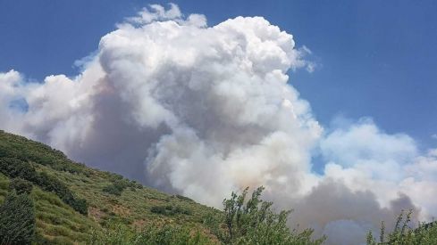 Una alerta a móviles advierte del riesgo de incendio y pide abandonar las actividades recreativas en Picos de Europa | AT Brif