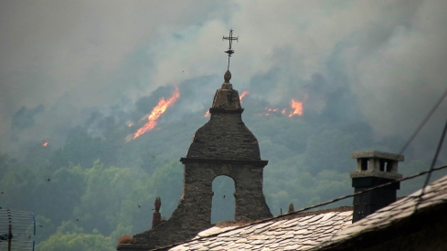 La Diputación de León destina 400.000 euros para que los municipios elaboren planes contra incendios forestales | Peio García / ICAL