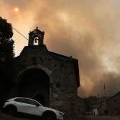 La evolución del incendio de Fasgar obliga a la evacuación de la localidad