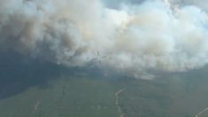 Los incendios mantienen cortadas seis carreteras en la provincia de León