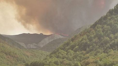 Los vecinos de Portilla de la Reina regresan a sus casas ante la evolución del incendio de Barniedo