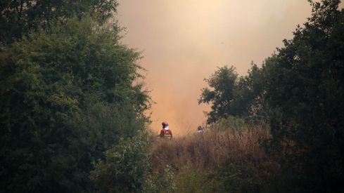Los incendios en la provincia de León avanzan tras una noche "no muy positiva": 4.800 personas siguen lejos de sus casas | Peio García / ICAL 