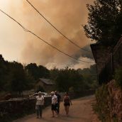 Incendio forestal en la localidad de Fasgar, en Murias de Paredes | Peio García / ICAL 