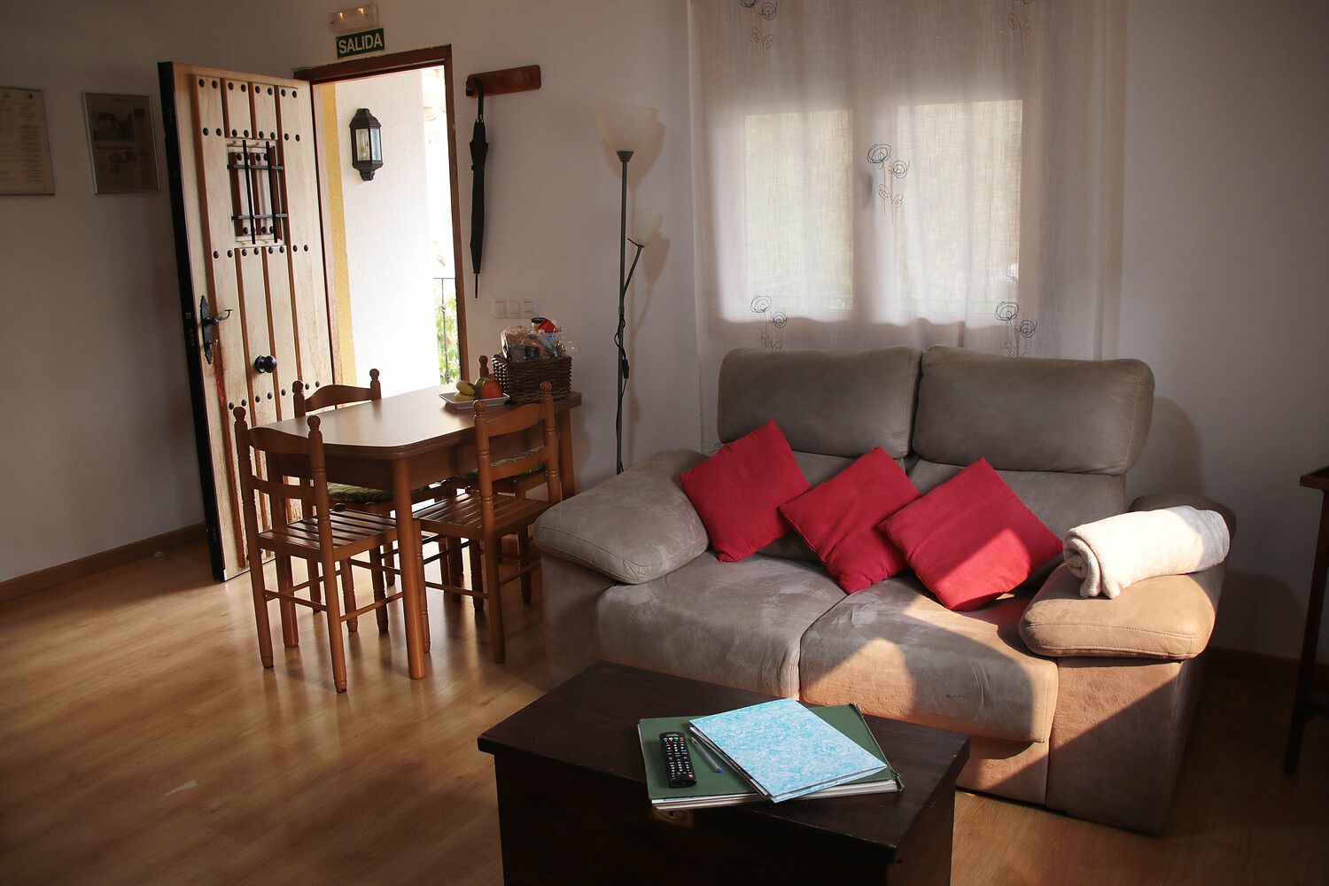 Jesús del Río regenta la Casa Rural Aguas Frías, en La Omañuela | Peio García / ICAL . Jesús del Río regenta la Casa Rural Aguas Frías, en La Omañuela | Peio García / ICAL .