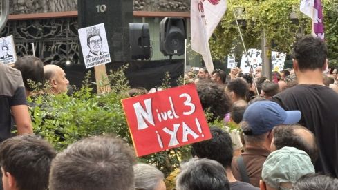 Un millar de leoneses se concentra para exigir el nivel 3 de emergencia | José Martín