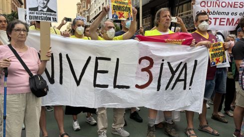 Un millar de personas exige en León el Nivel 3 de emergencia por la grave crisis de los incendios forestales | José Martín