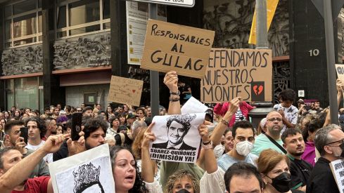 Un millar de leoneses se concentra para exigir el nivel 3 de emergencia | José Martín