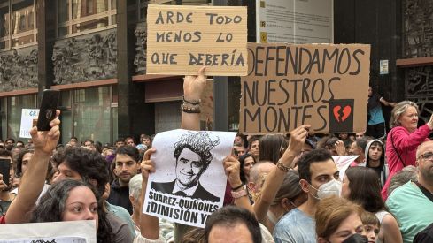 Un millar de leoneses se concentra para exigir el nivel 3 de emergencia | José Martín