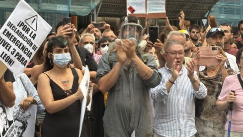 Un millar de leoneses se concentra para exigir el nivel 3 de emergencia | José Martín