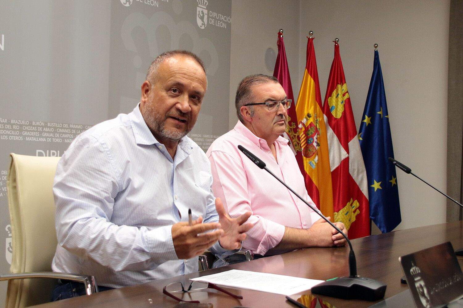 La Diputación de León "comenzará a trabajar ya en la reconstrucción" de la provincia ante la "catástrofe" de los incendios| Peio García / ICAL