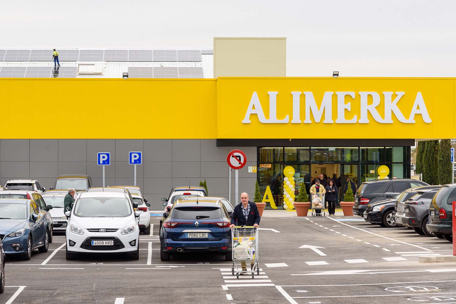 Los puntos de recarga se instalarán en los aparcamientos de Alimerka Los puntos de recarga se instalarán en los aparcamientos de Alimerka