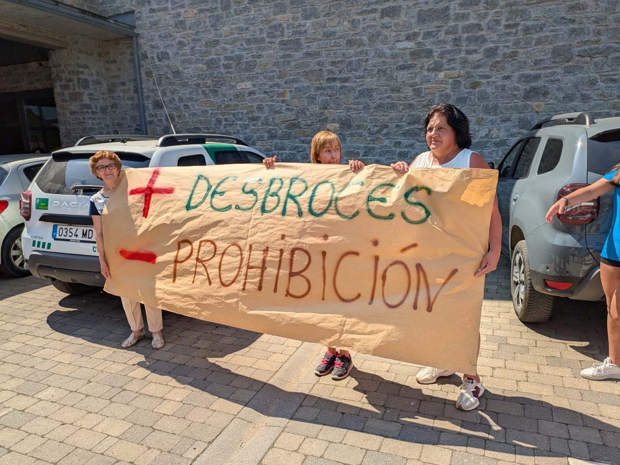 El Valle de Valdeón se moviliza por la situación de los incendios (2) El Valle de Valdeón se moviliza por la situación de los incendios (2)