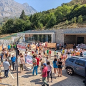 El Valle de Valdeón se moviliza por la situación de los incendios (4)