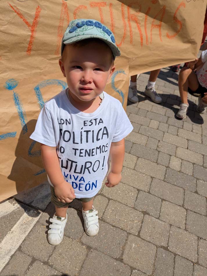 El Valle de Valdeón se moviliza por la situación de los incendios (8) El Valle de Valdeón se moviliza por la situación de los incendios (8)