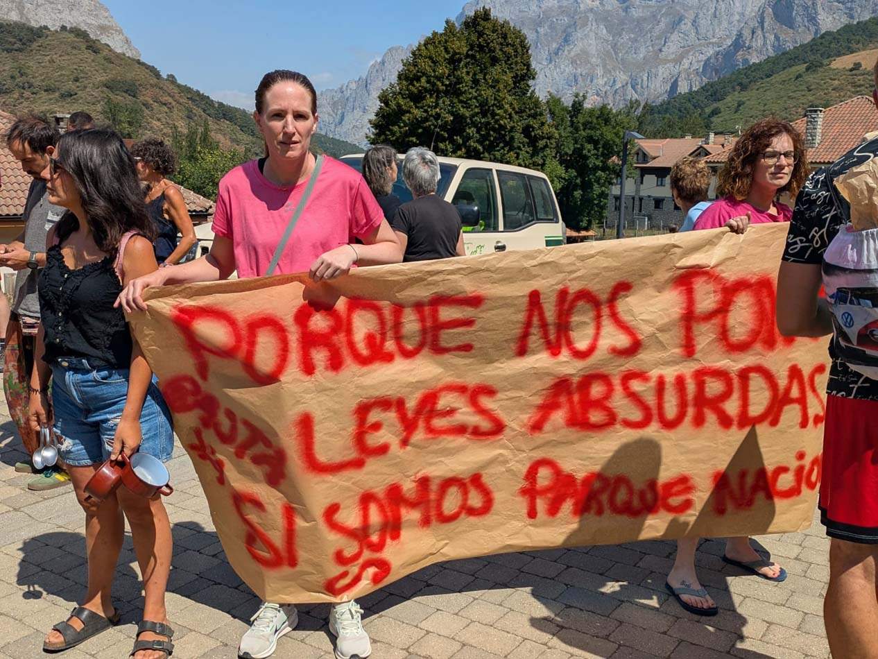 El Valle de Valdeón se moviliza por la situación de los incendios (13) El Valle de Valdeón se moviliza por la situación de los incendios (13)