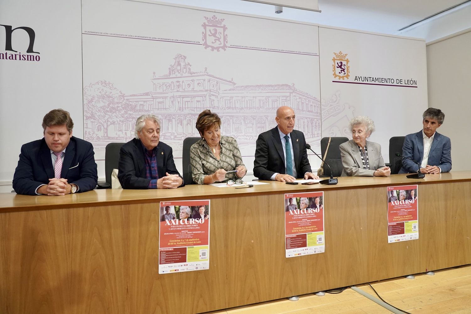 El alcalde de León, José Antonio Diez, la concejala de Acción y Promoción Cultural, Elena Aguado, y la presidenta de Eutherpe, Margarita Morais, presentan el ‘XXI curso para pianistas, directores y jóvenes orquestas’ de la Fundación Eutherpe | Campìllo / ICAL