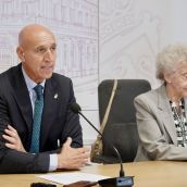 El alcalde de León, José Antonio Diez, la concejala de Acción y Promoción Cultural, Elena Aguado, y la presidenta de Eutherpe, Margarita Morais, presentan el ‘XXI curso para pianistas, directores y jóvenes orquestas’ de la Fundación Eutherpe | Campìllo / ICAL