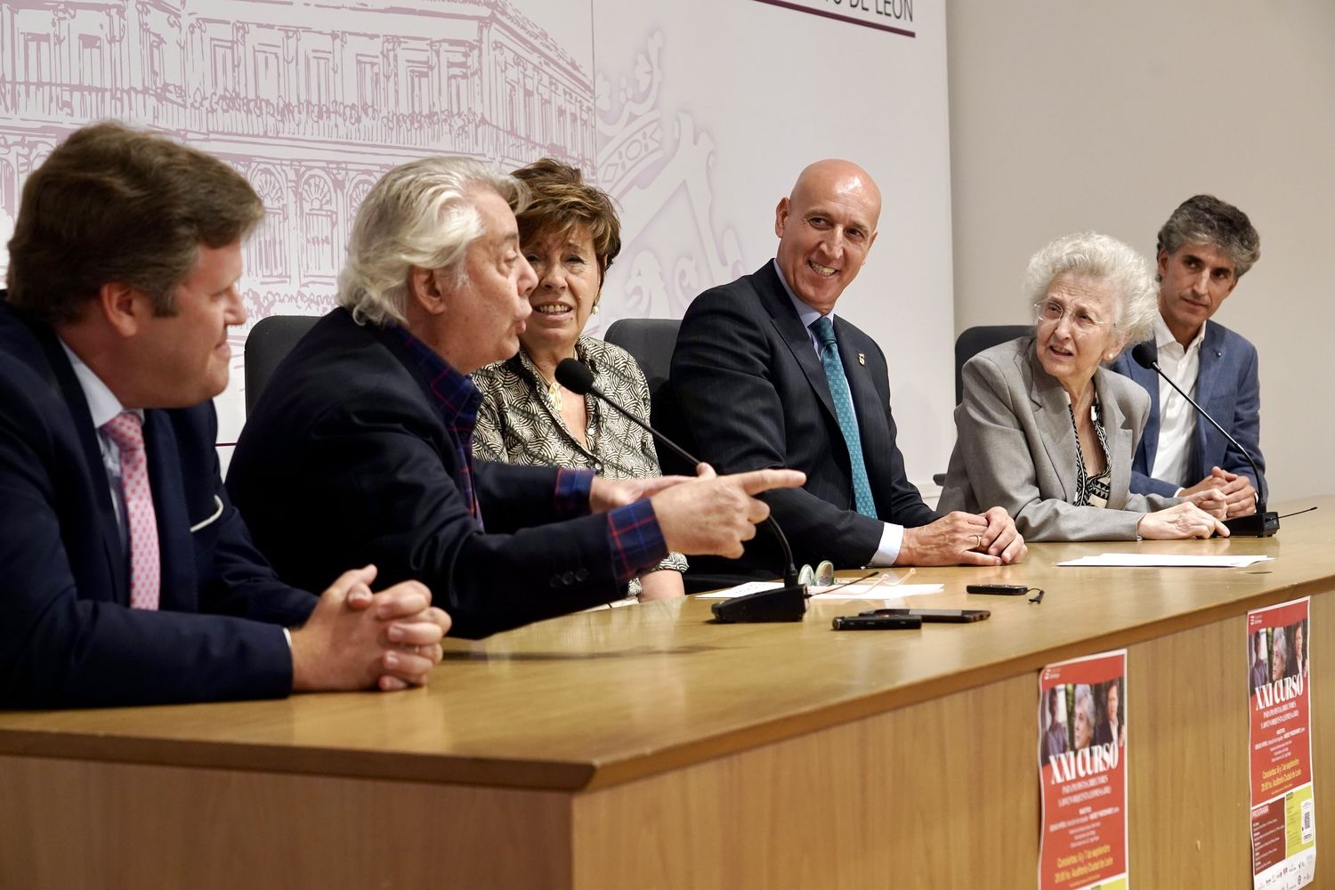 El alcalde de León, José Antonio Diez, la concejala de Acción y Promoción Cultural, Elena Aguado, y la presidenta de Eutherpe, Margarita Morais, presentan el ‘XXI curso para pianistas, directores y jóvenes orquestas’ de la Fundación Eutherpe | Campìllo / ICAL